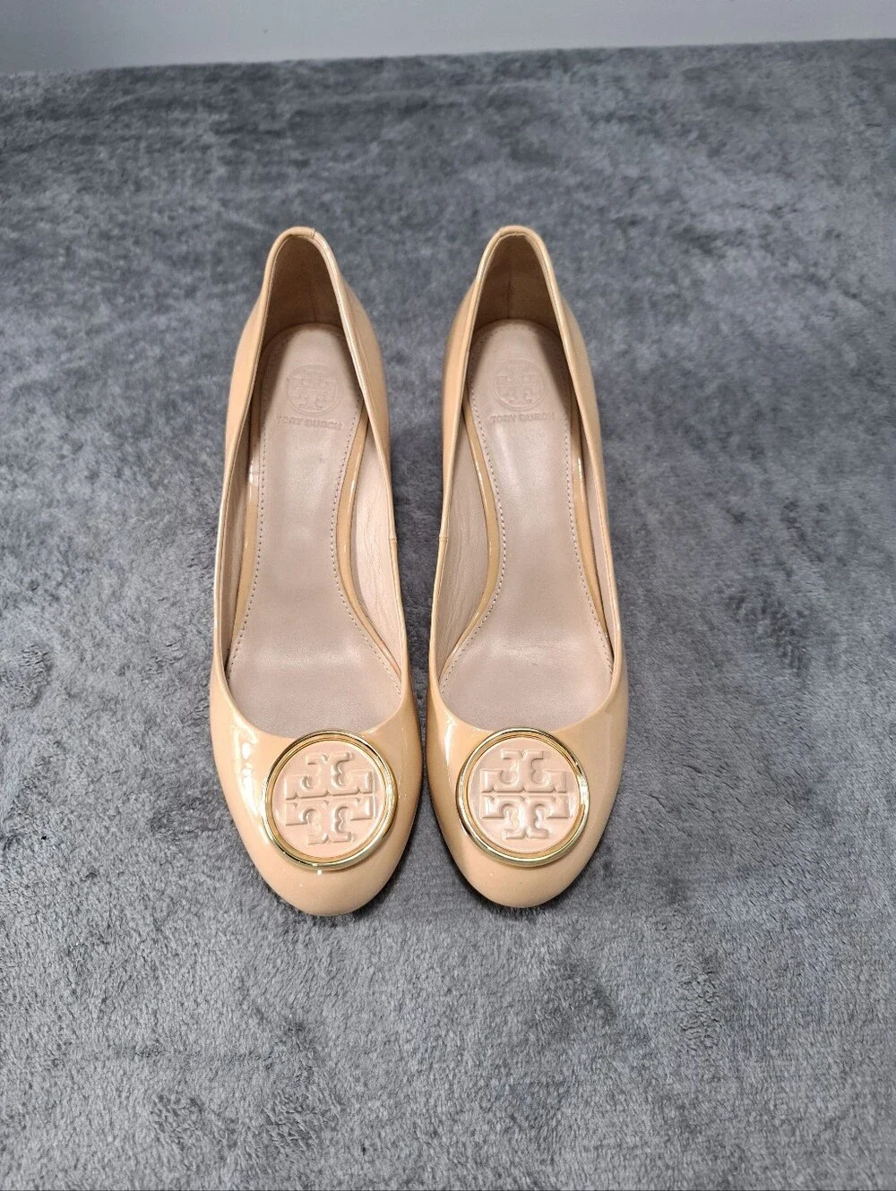 Tory Burch Blush Patent Leather Pumps with Gold Logo Medallion Sz 8.5